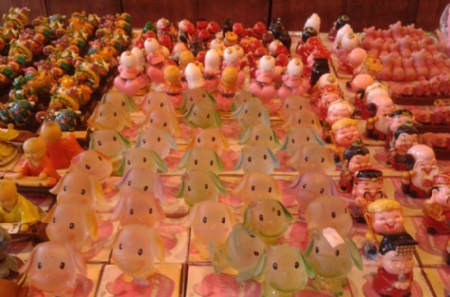 求购东莞饰品 云南特色礼品饰品摆放建筑