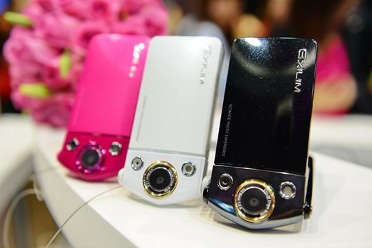 卡西欧TR350耀目红代理销售